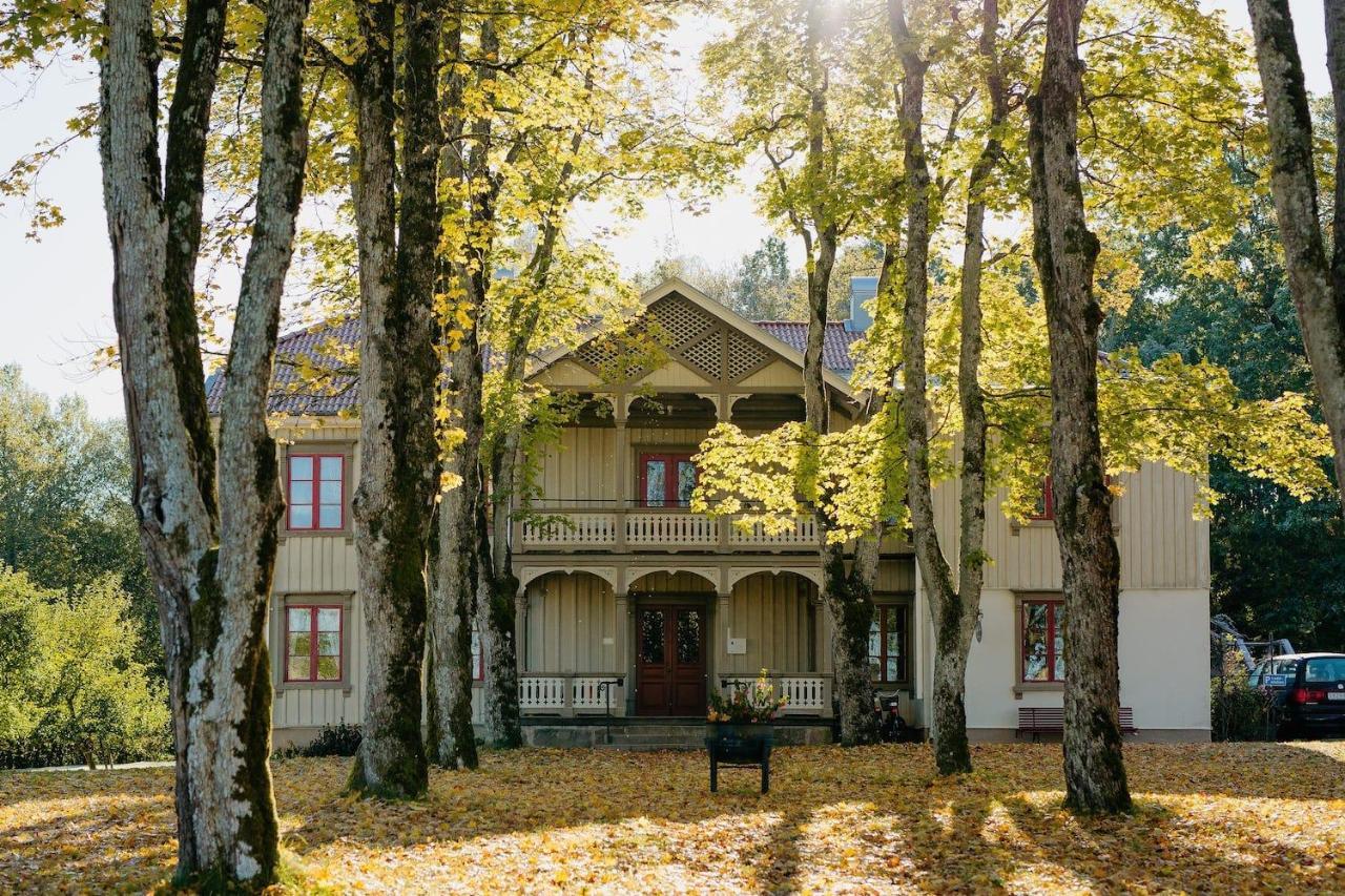 Готель Lydde Gard Kinna Екстер'єр фото